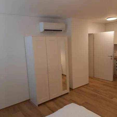 Studio Apartment Zara Apartment