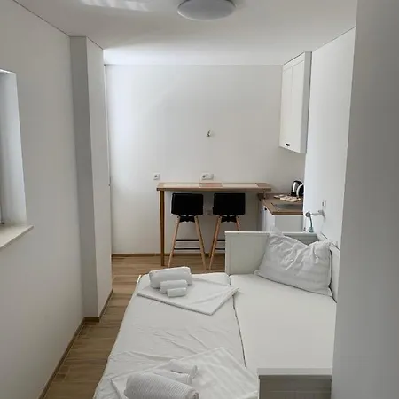 Studio Apartment Zara Apartment